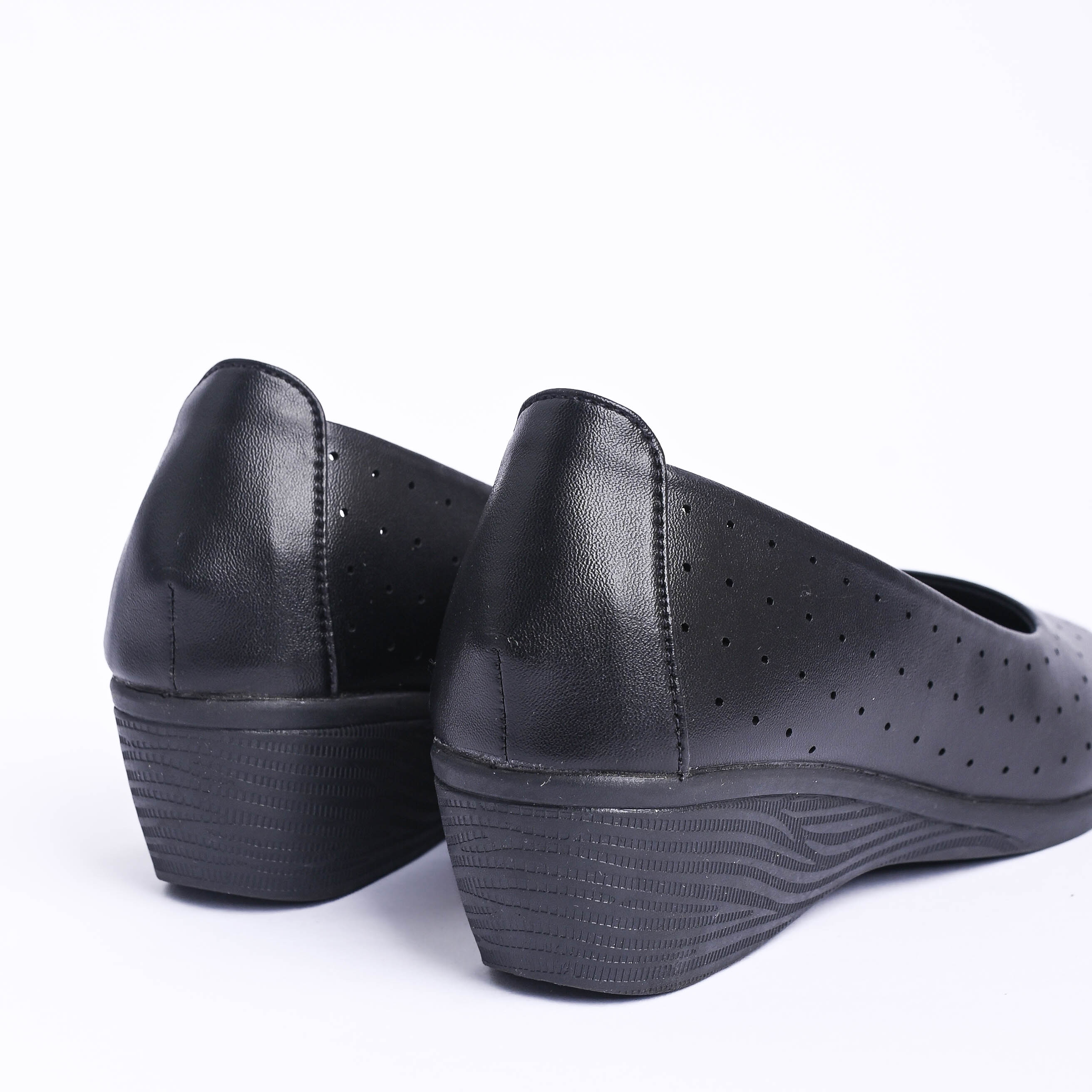 Giày bít Bitis nữ (35-39)