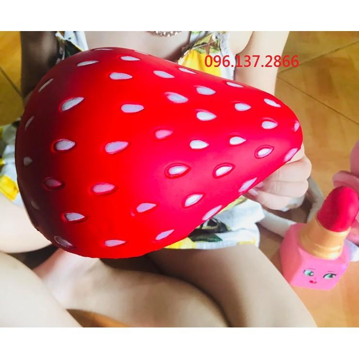SQUISHY 1/2 QuẢ DÂU TÂY TO KHỔNG LỒ