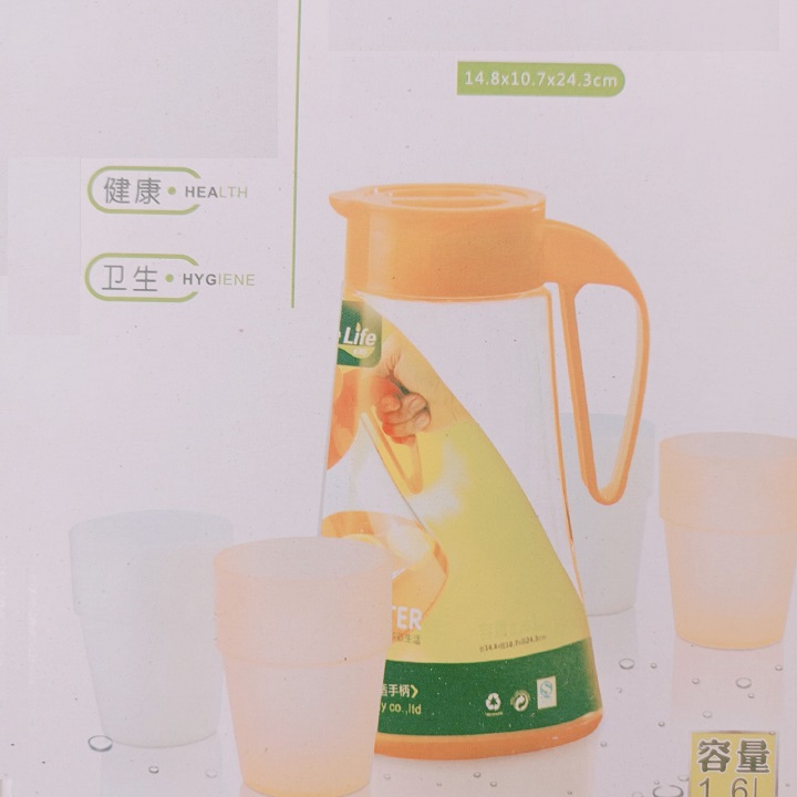 Bình đựng nước nhựa có tay cầm 1600ml tặng kèm 4 cốc xinh xắn