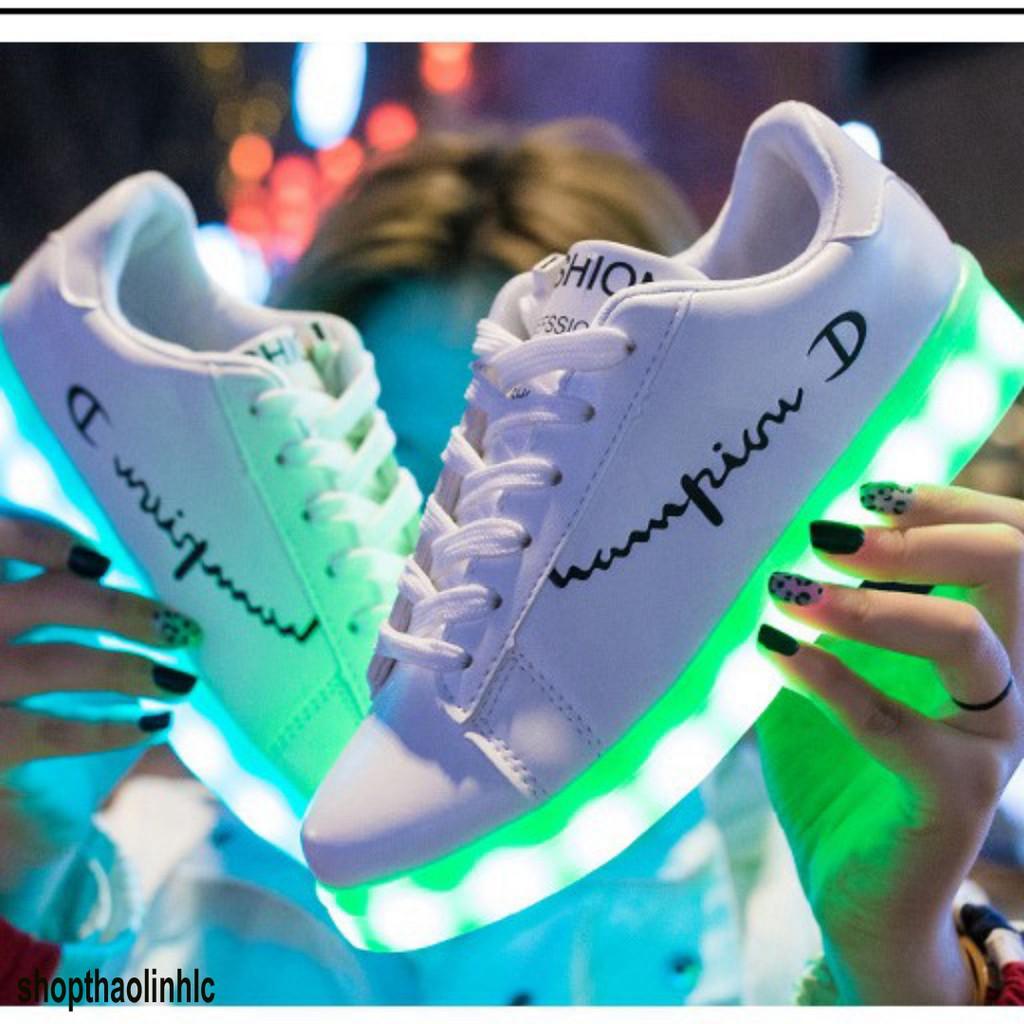 Giày phát sáng màu trắng chữ hàn nhịp tim ngược phát sáng 7 màu 8 chế độ đèn led cực đẹp phong cách Hàn Quốc