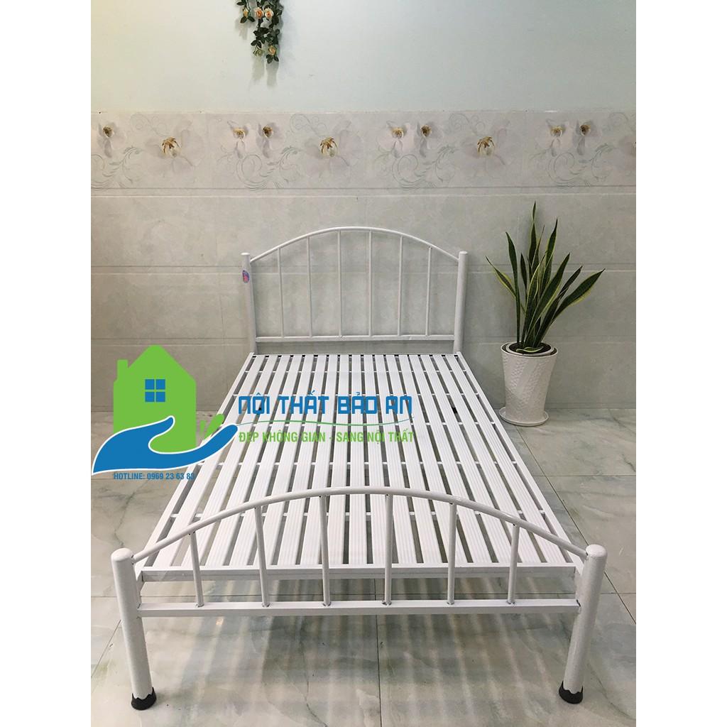 Giường sắt mỹ nghệ nhiều kích thước từ 1m đến 1m8 mẫu 04 - Bảo An