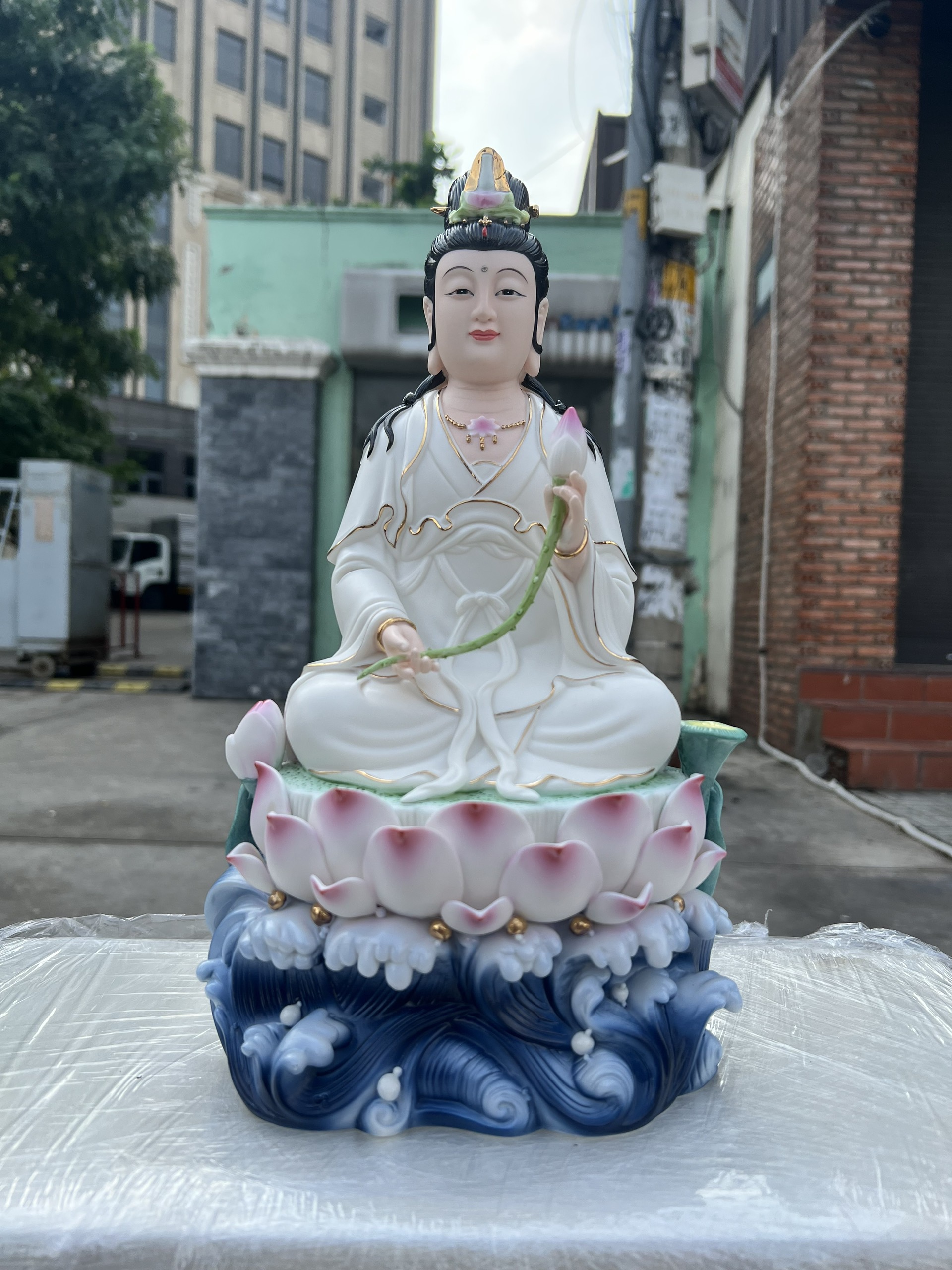 Tượng Đại Thế Chí cao cấp bằng sứ đế xanh cao 32cm
