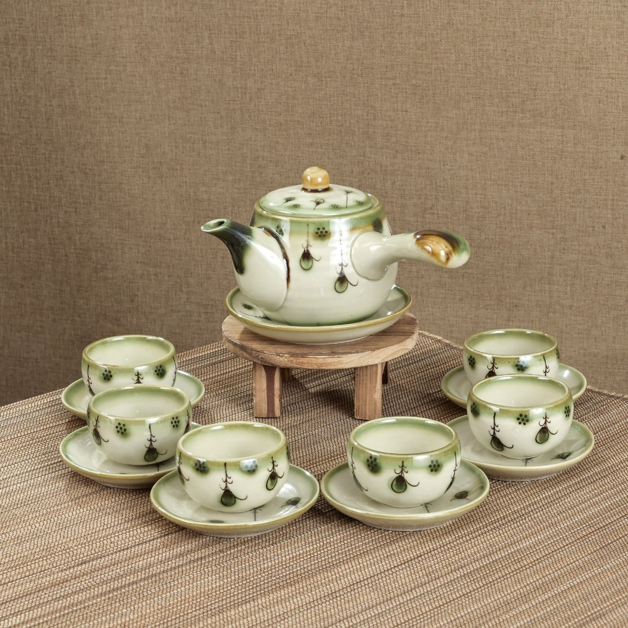 Ấm chén Bát Tràng_Bộ bình trà quai ngang vẽ trúc xanh men , đào & phụ kiện