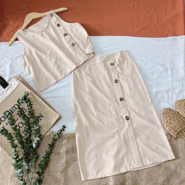 Set áo nude + chân váy from A xẻ nút