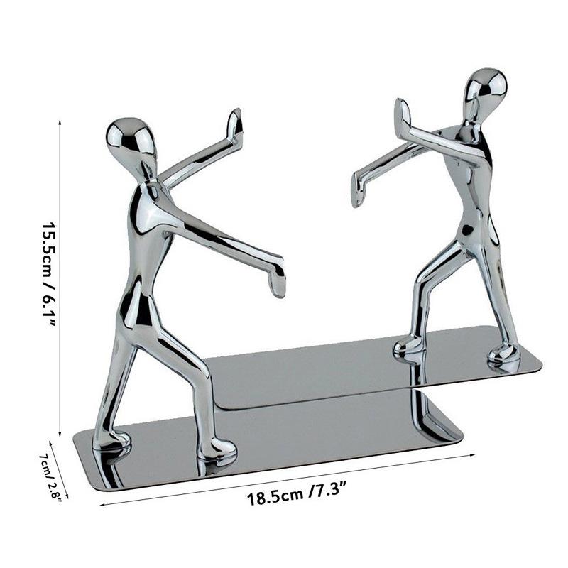 Cặp giá sách bằng thép không gỉ, có hình người đàn ông luyện công
