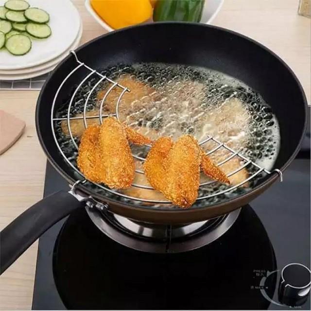 Vỉ Gác Chảo Bằng Inox Loại Dày Dùng Khi Chiên Rán Dầu Mỡ Siêu Tiện Dụng