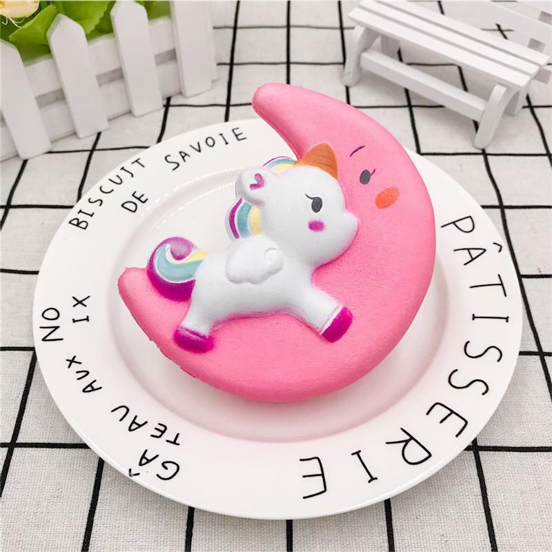 SquiShy NGỰA ÔM TRĂNG