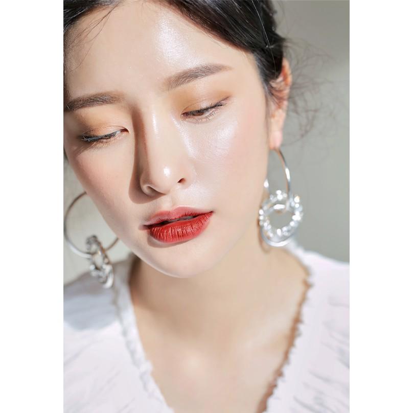 HÌNH CÔ GÁI DÁN SALON TÓC, TIỆM NAILS & PHUN XĂM THẨM MỸ_DECAL VIP
