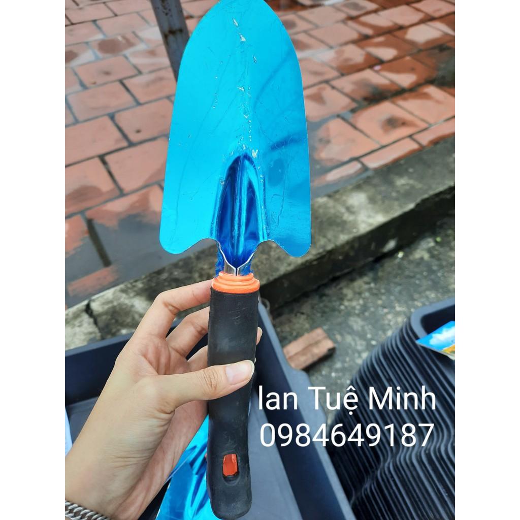 Xẻng làm vườn to chắc chắn