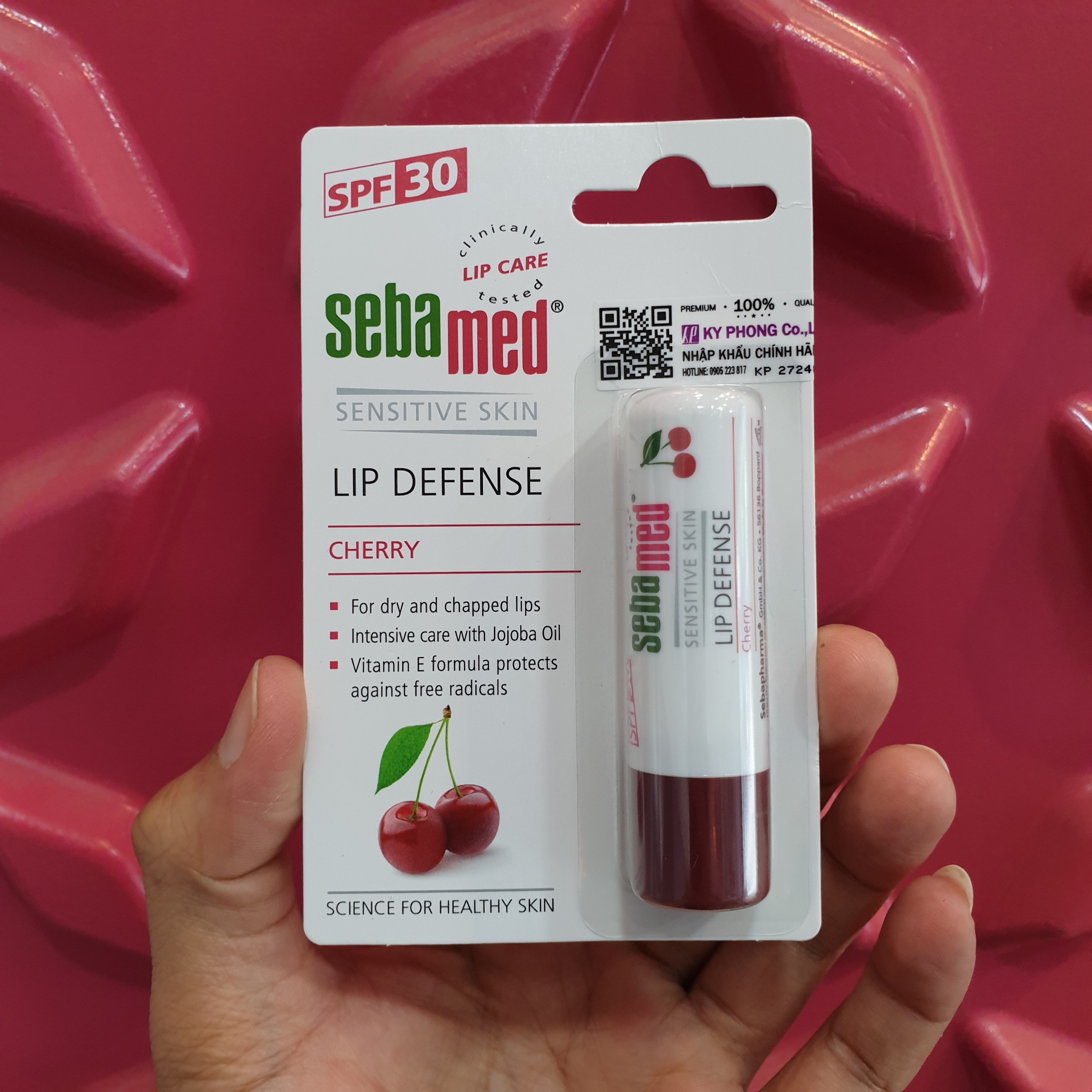 Son dưỡng chống khô nứt môi hương cherry màu đỏ đậm Sebamed pH5.5 Sensitive Skin Lip Defense Cherry 4.8g