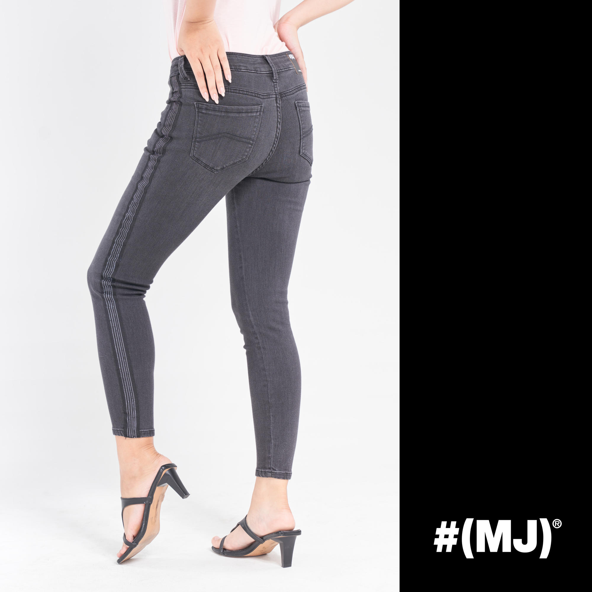 Quần jeans lửng nữ thời trang ống ôm MESSI WJB0118