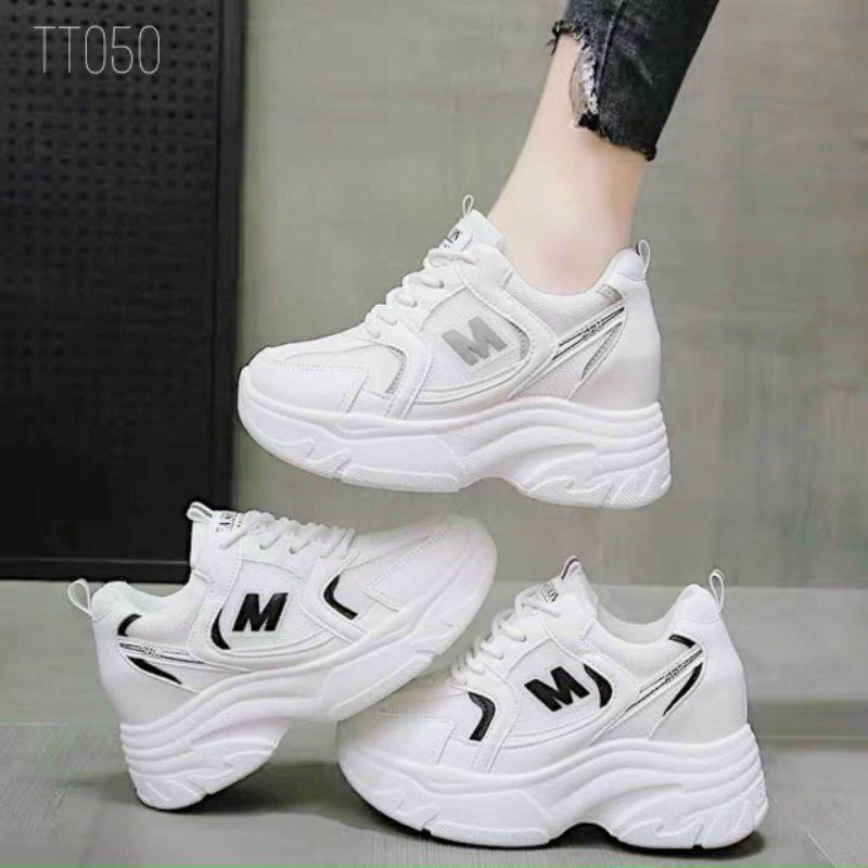 Giày sneaker độn đế nữ