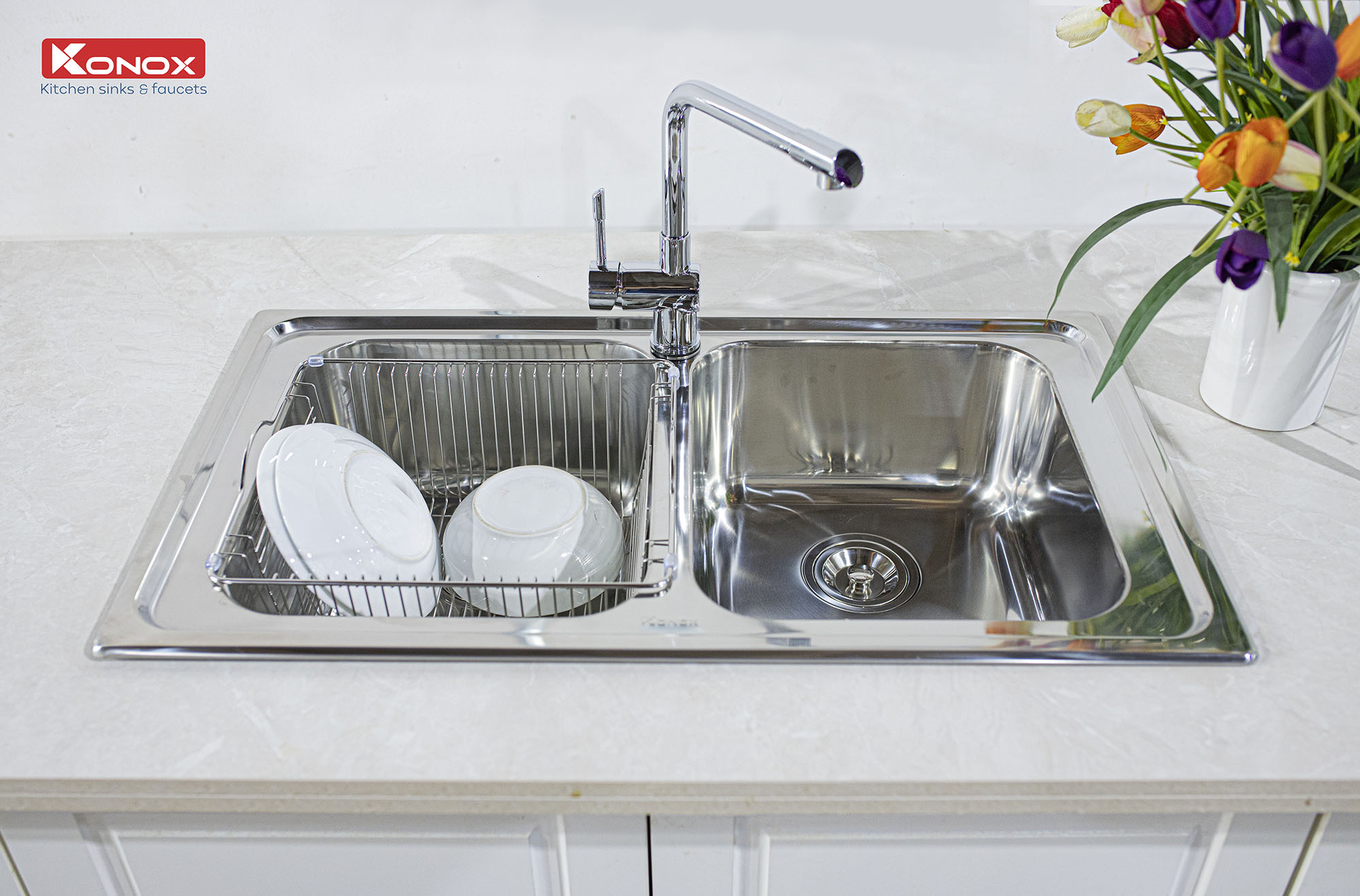 Vòi rửa bát Konox, Model KN1205 , Inox 304AISI tiêu chuẩn châu Âu, mạ PVD 5 lớp sáng bóng Hàng chính hãng