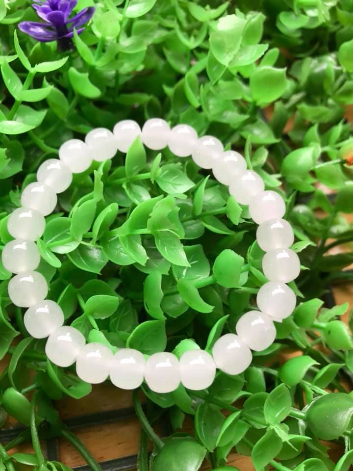 Vòng Tay Phong Thủy May Mắn Đá Ngọc Hoà Điền TRẮNG Tự Nhiên Size 8mm Màu Trắng Ngọc bóng đẹp Nữ mệnh Kim mệnh Thủy ạ