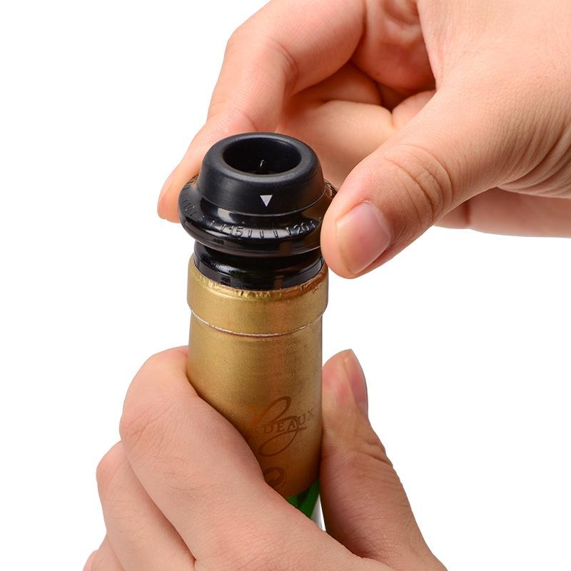 Bộ Dụng Cụ Hút Chân Không Rượu Vang Kèm 4 Nút Chặn Đậy Chai Rượu Vang Tiện Dụng