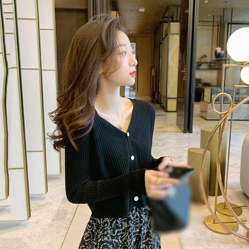 Áo Cardigan Dệt Kim Tay Dài Phối Nút Thiết Kế Cổ Chữ V Thanh Lịch