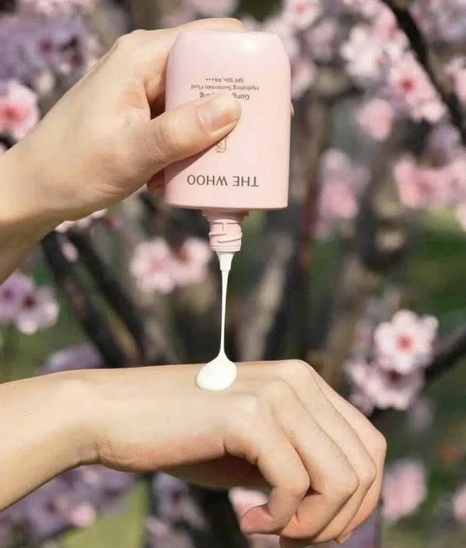 Bộ Kem Chống Nắng Whoo Gongjinhyang Soo Vital Hydrating Suncreen Fluid Special Set
