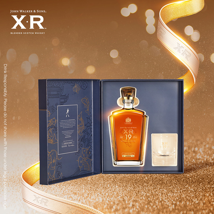 Hộp quà Rượu John Walker  Sons XR aged 19 years Blended Scotch Whisky 40% 750ml