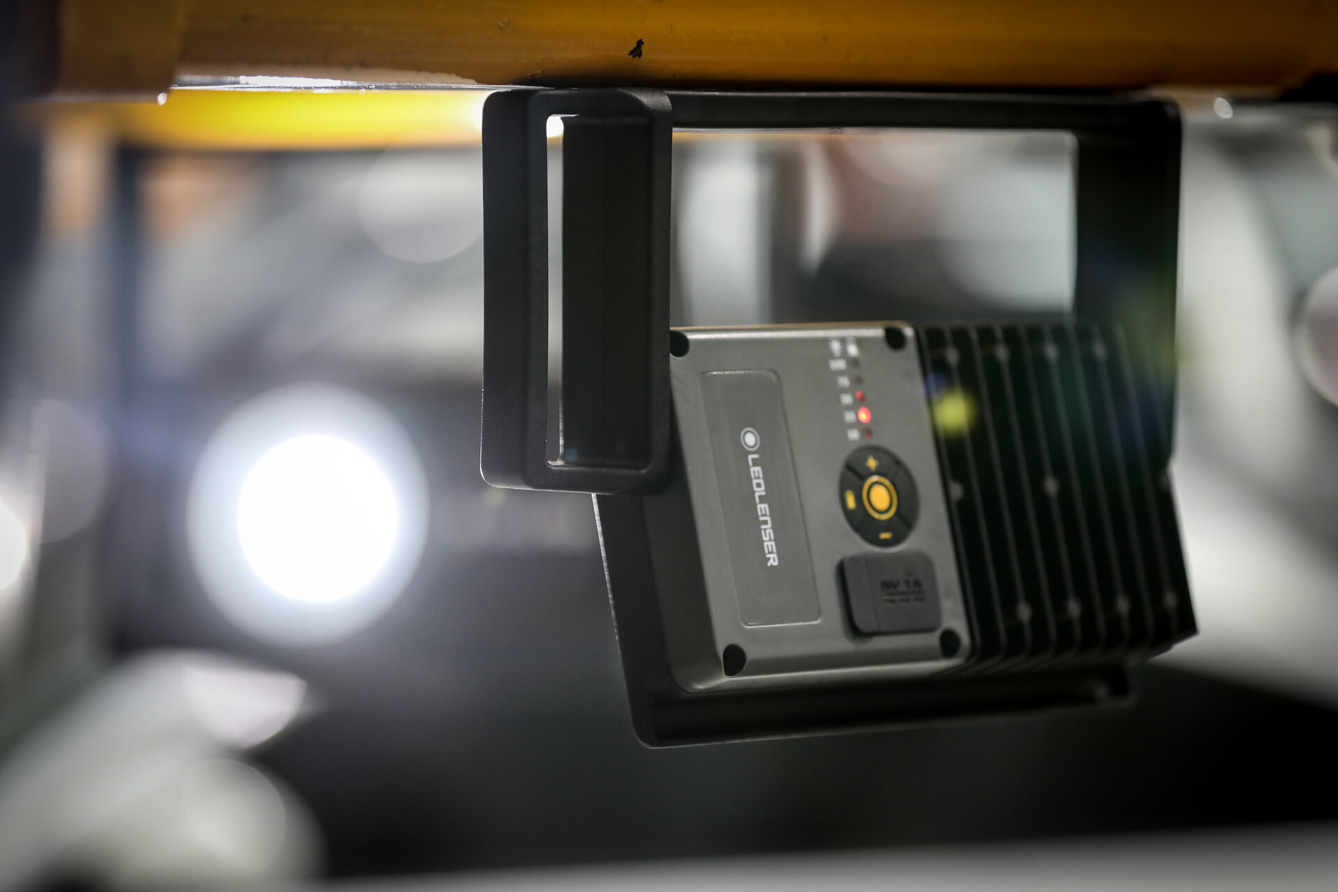 Đèn pin siêu sáng Floodlight Ledlenser iF4R