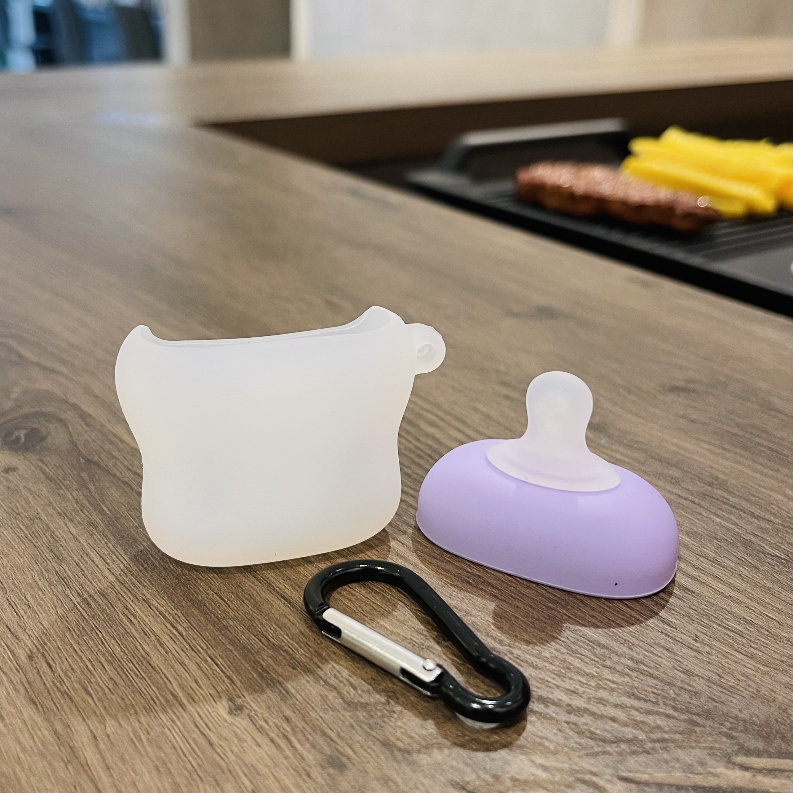 Case Airpods 1/ Airpod 2 Cao Cấp - Ốp Bảo Vệ Dành Cho Airpods 1 / Airpods 2 - Bình Sữa Nắp Tím