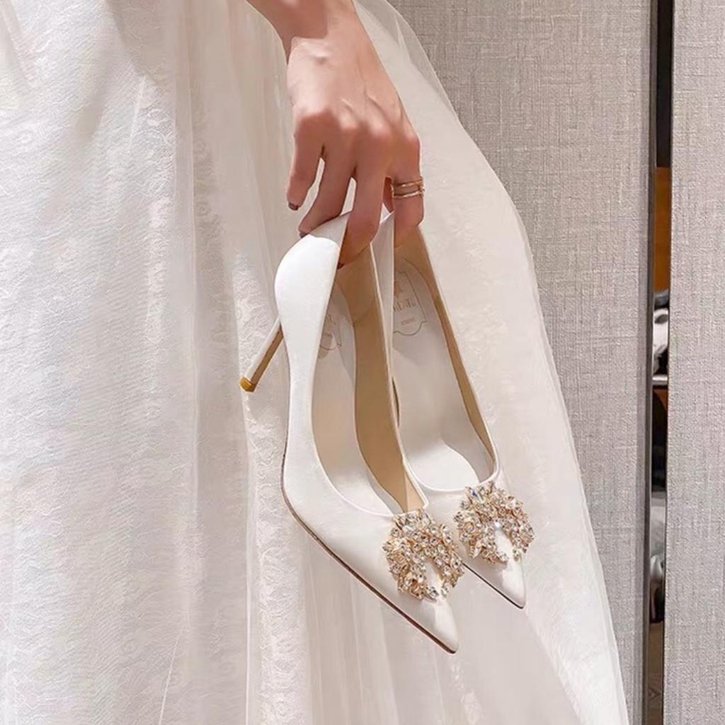 (Sẵn size 37) Giày cao gót, giày cưới cô dâu màu trắng chất liệu lụa satin đính đá cao cấp - GCCD008