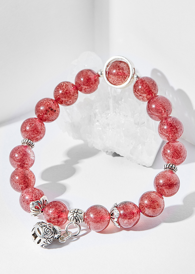 Vòng tay thạch anh dâu charm hồ lô Ngọc Quý Gemstones