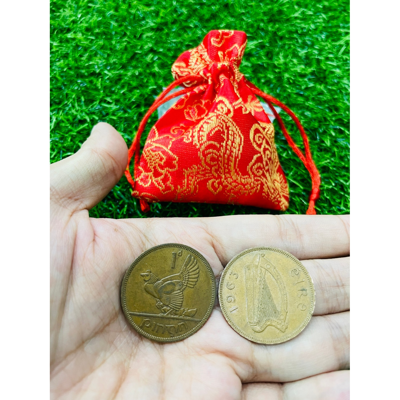 Đồng Xu Con Gà Ireland 1 Penny may mắn, 1 trong những đồng xu may mắn nhất thế giới, tặng kèm túi gấm đỏ