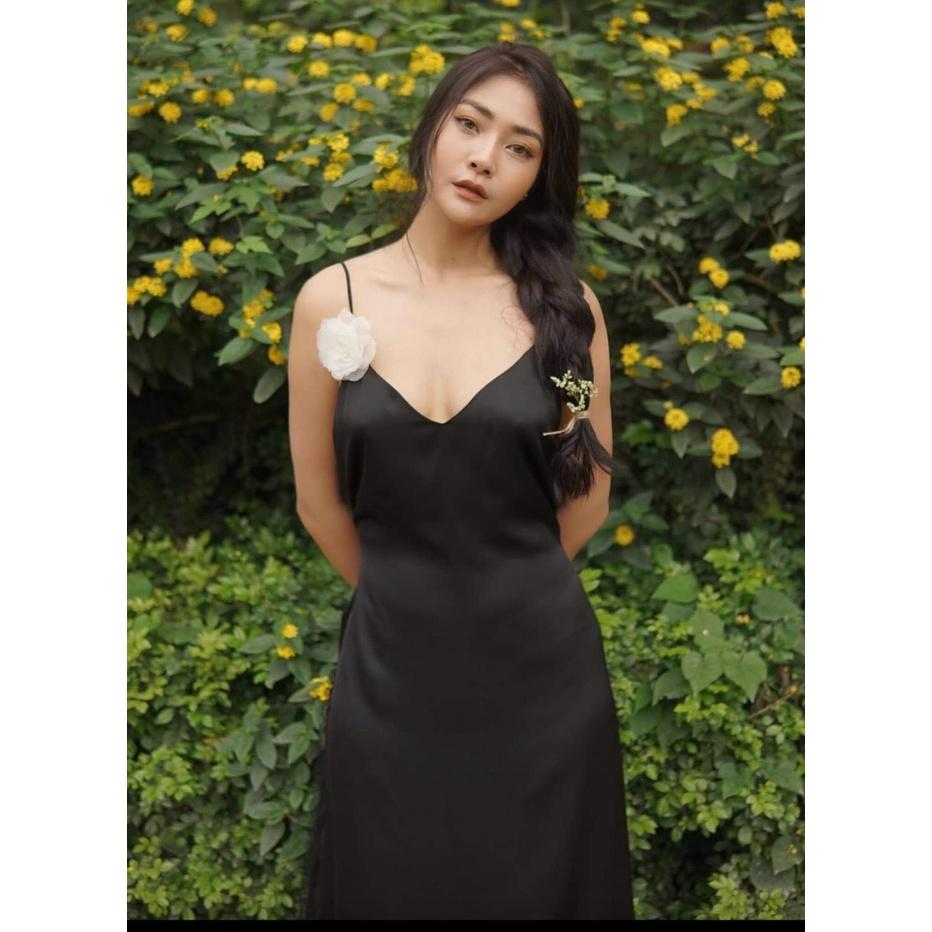Đầm ngủ lụa cổ tim 2 dây xẻ tà quyến rũ có thể mặc ở nhà và đi chơi thoải mái