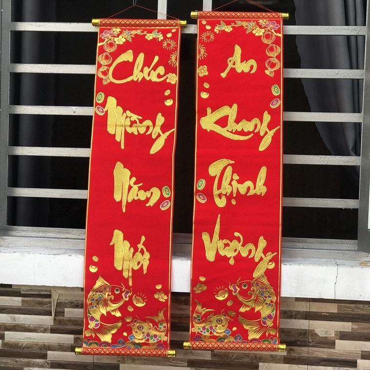 1 đôi câu đối đỏ, liễng trang trí tết in chữ Việt Nam làm từ vải nhung đẹp
