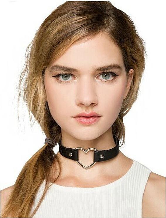 Vòng cổ choker dây da khuôn trái tim rỗng sành điệu