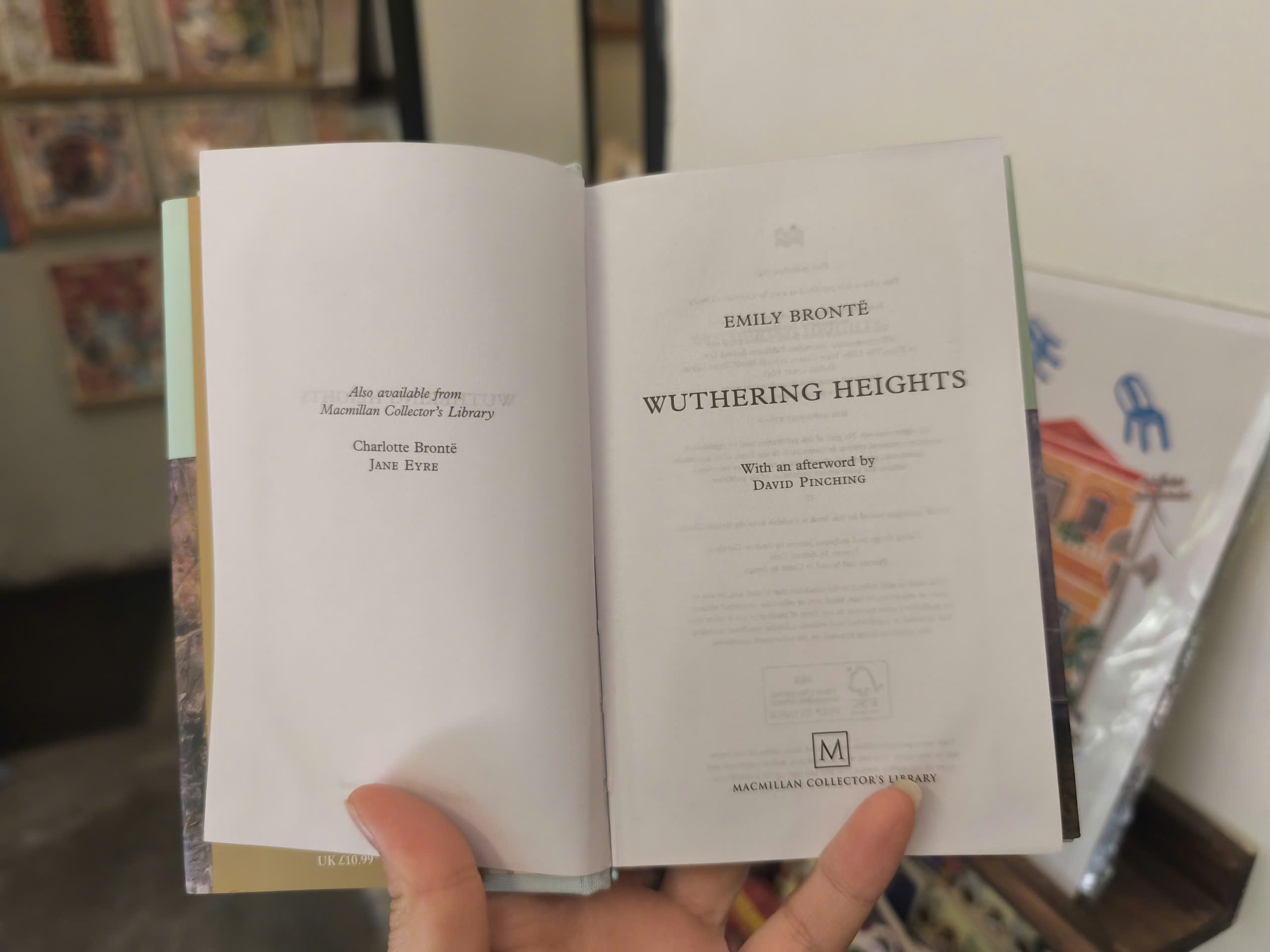 Sách - Wuthering Heights by Emily Bronte | Classics Fiction / Romance / Gothic / Ngoại văn Kinh điển
