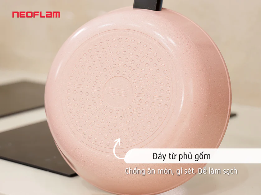 Bộ 4 món Nồi, Chảo chống dính Reverse Neoflam Hàn Quốc màu hồng đào. Bao gồm  Nồi 24 I Nồi 20 I Chảo đa năng 28cm I Chảo chiên 24cm. Thân hợp kim nhôm, phủ chống dính Daikin thế hệ mới.