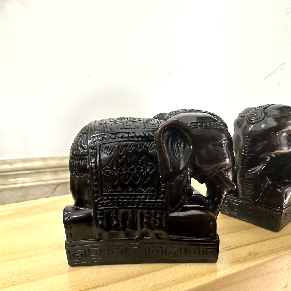 Cặp 2 tượng voi đá phong thủy trang trí dáng vòi voi hướng xuống ý nghĩa cầu Thọ - Cao 6cm - Nâu đen