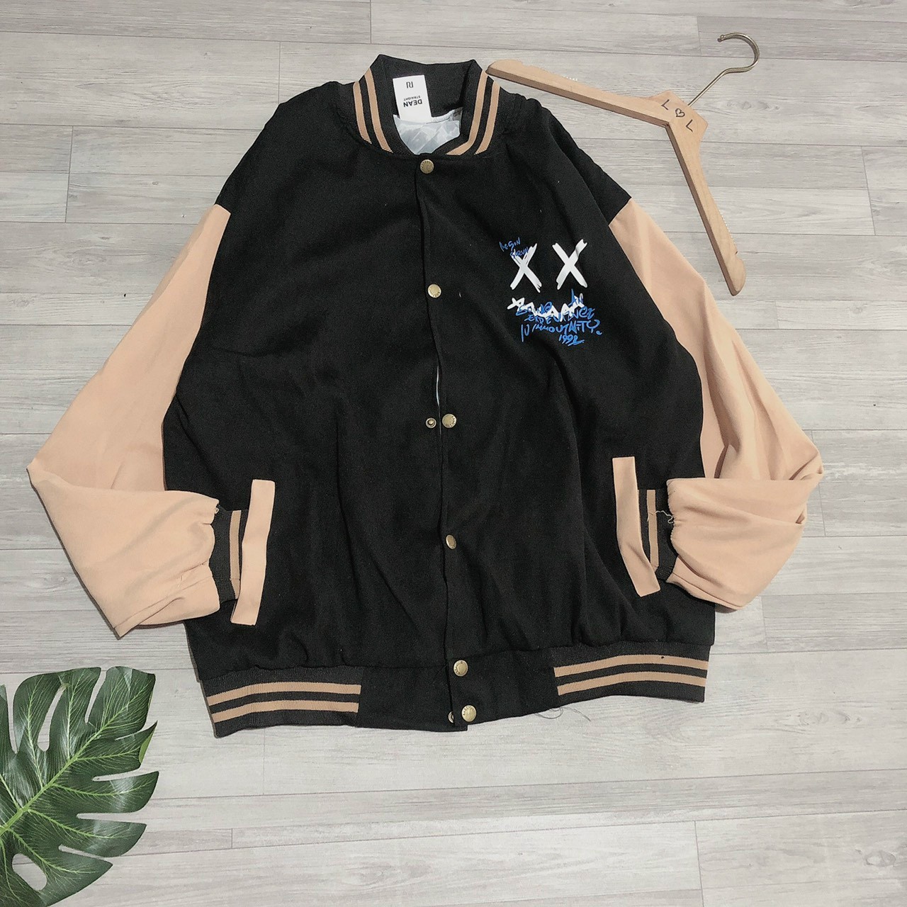 Áo khoác bomber nhung tăm cúc bấm thêu form rộng ulzzang, Áo khoác nhung kiểu bomber thêu hình icon mặt cười, Áo jacket varsity unisex nam nữ mẫu mới hot trend, áo khoác nam, áo khoác bóng chày, áo khoác nữ, áo khoác cặp đôi