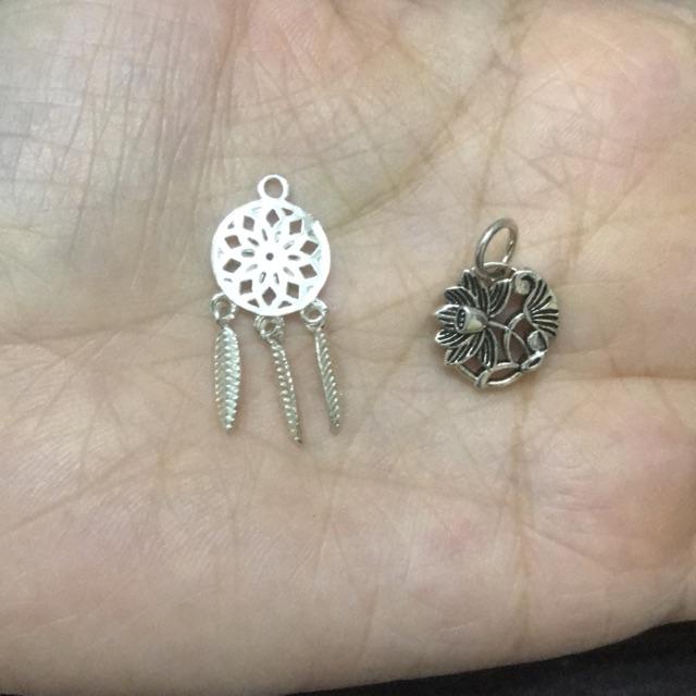 Charm dream catcher và charm hoa sen
