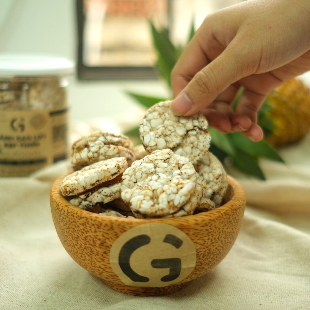 Snack gạo lứt kẹp thơm GUfoods (hũ 150g) - Chua ngọt thơm ngon, Giàu chất xơ, Snack ăn vặt healthy, Eat clean, Thuần chay