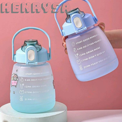 Bình Nước Có Vạch Báo Giờ Uống Nước Dễ Thương 1.3L (Tặng kèm dây đeo) - HENRYSA