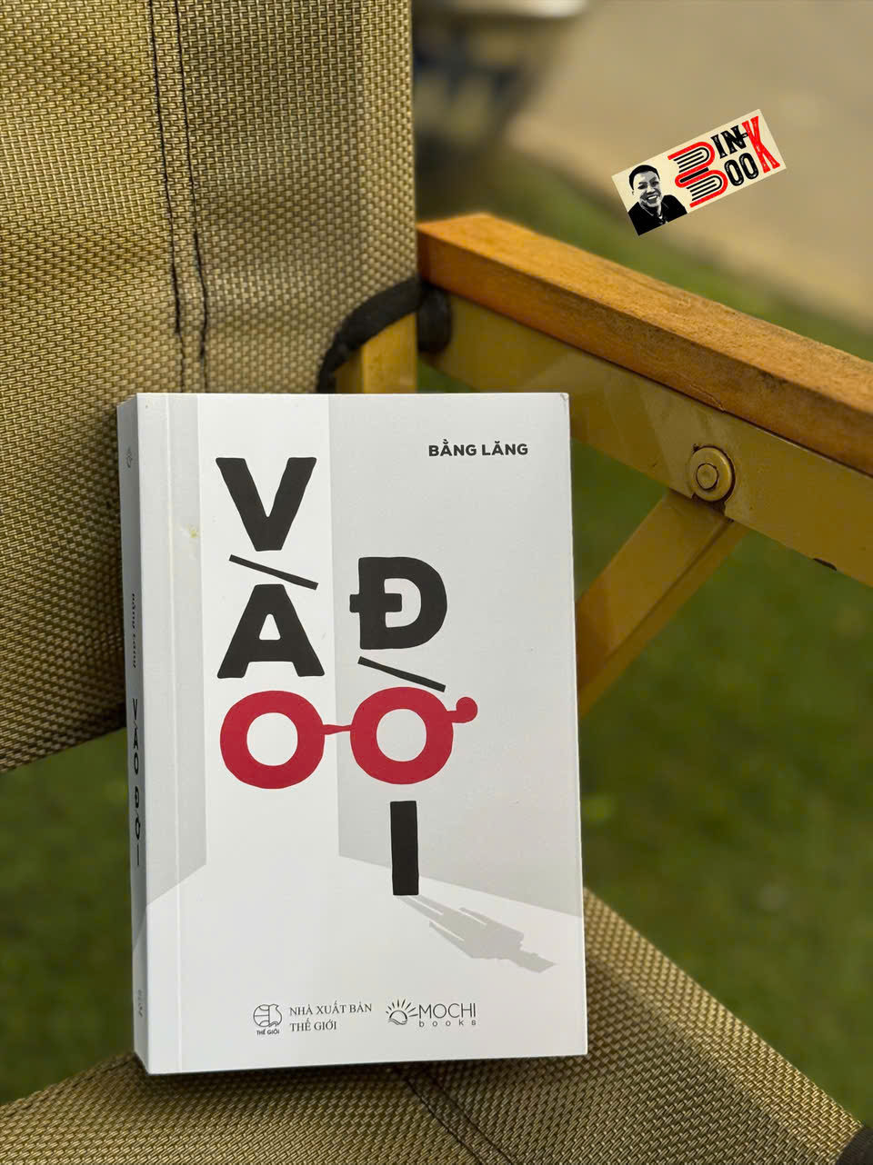 VÀO ĐỜI – Bằng Lăng – Mochibooks – NXB Thế Giới