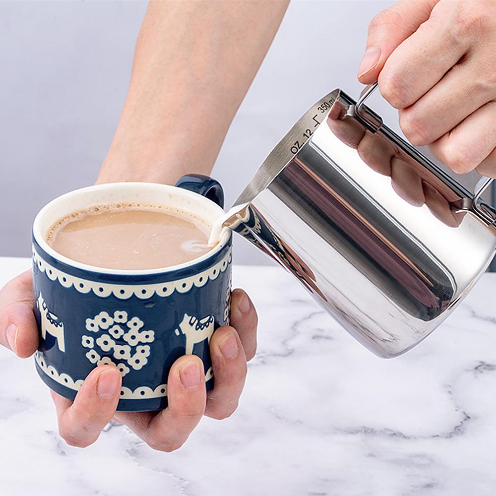 Bình tạo bọt sữa được làm bằng thép không gỉ 304 dung tích 900ml