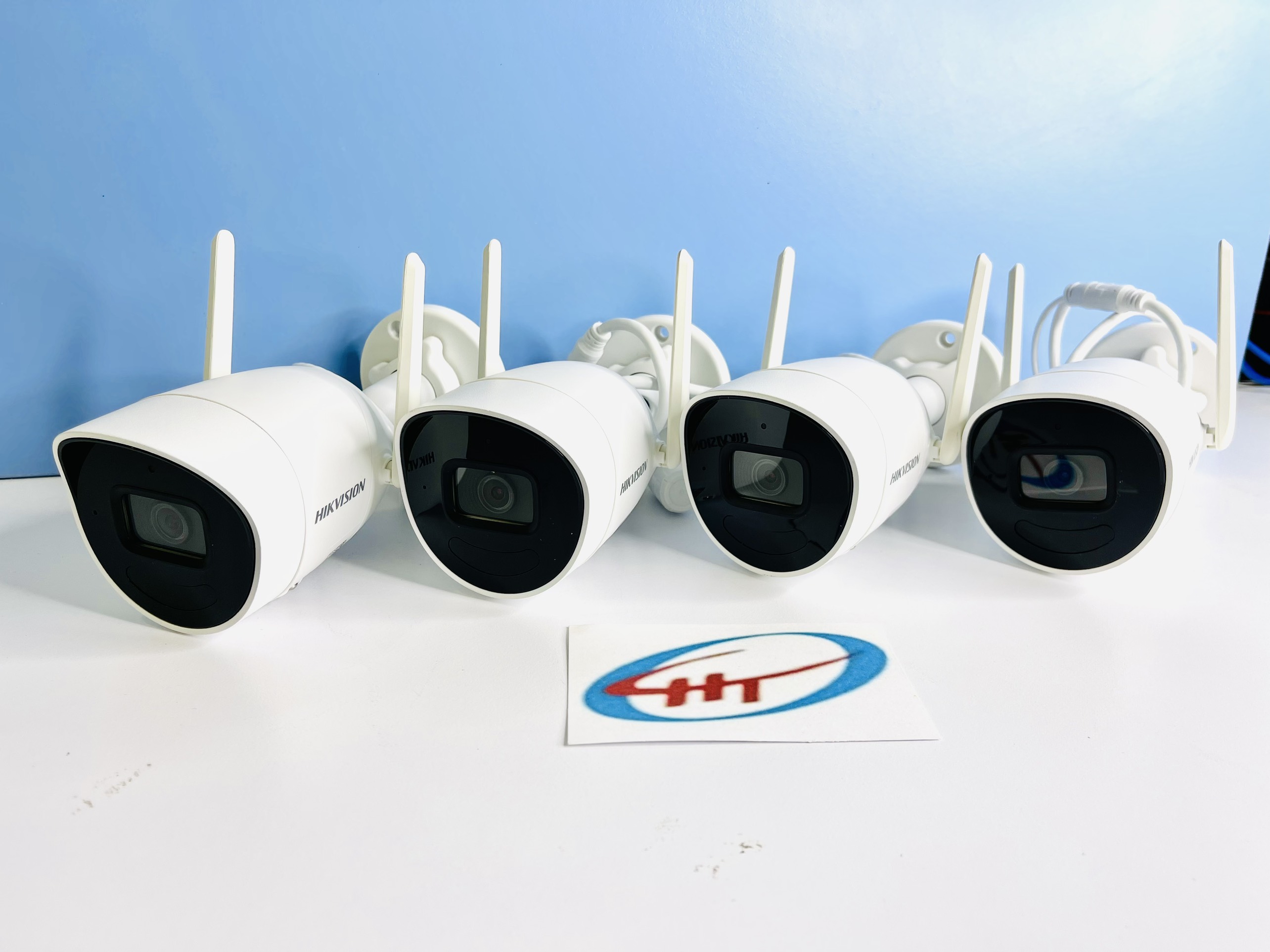 Bộ kít CAMERA IP HIKVISION NK42W0H (BAO GỒM 1 ĐẦU GHI,4CAMERA,4 NGUỒN 12V,1 Ổ CỨNG 500G) HÀNG CHÍNH HÃNG.