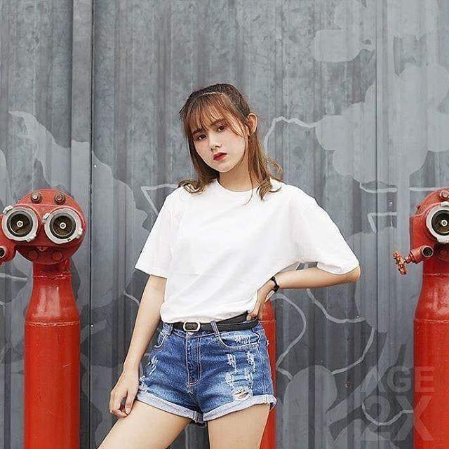 Áo thun màu trắng gạo, màu đen
