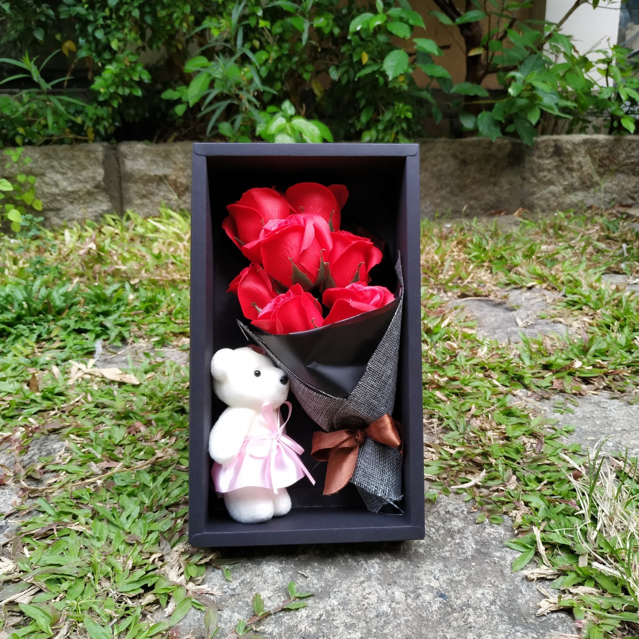 Hộp quà bó 7 bông hồng sáp vĩnh cửu kèm gấu