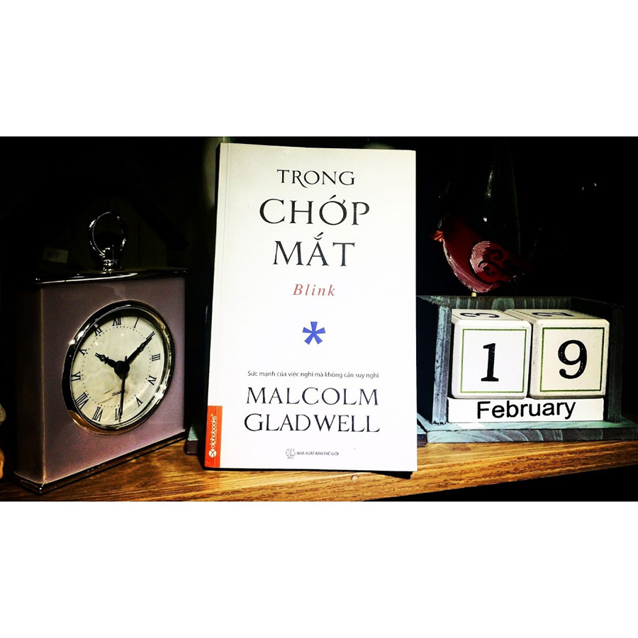 Trong Chớp Mắt