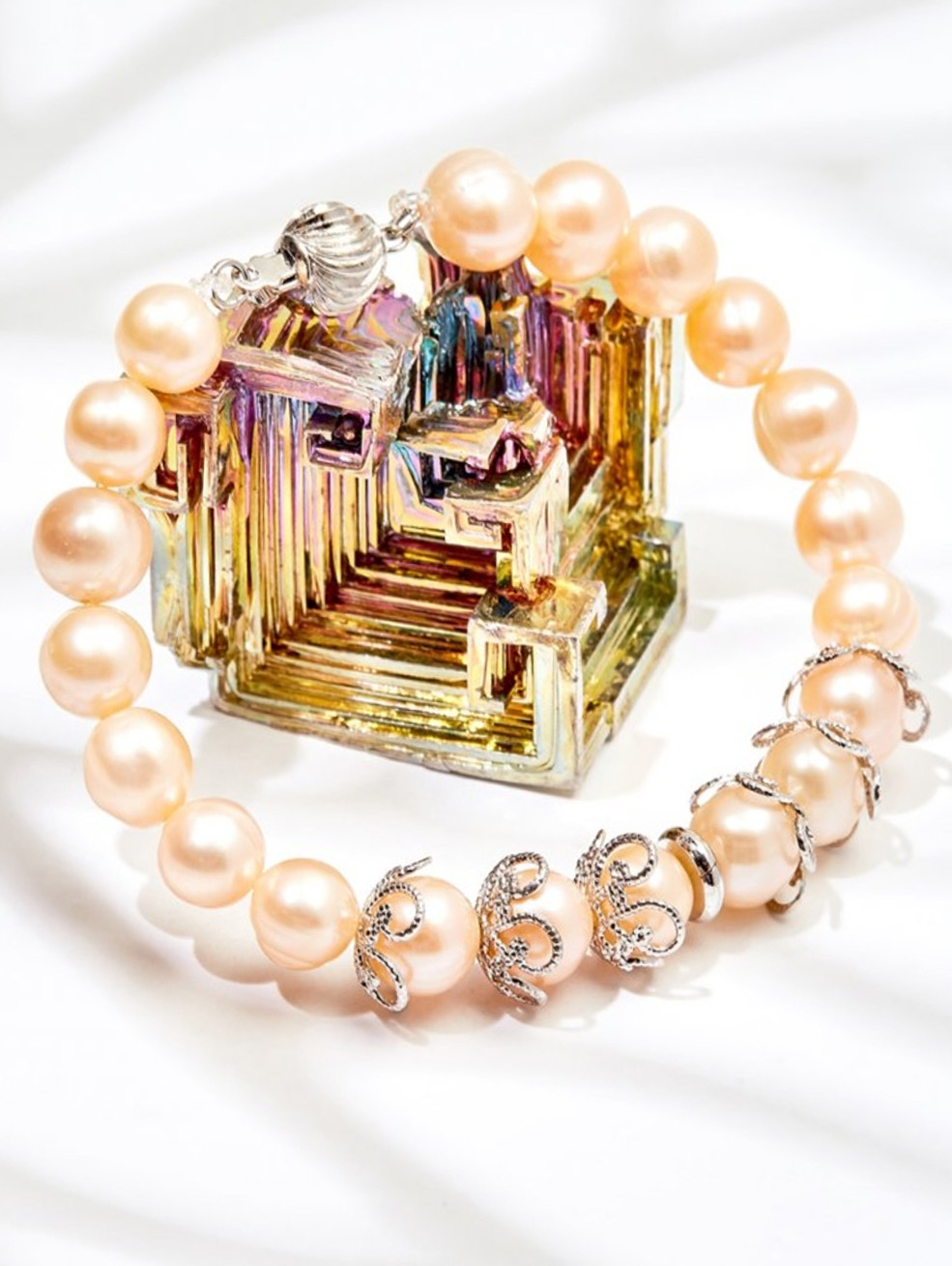 Vòng Tay Ngọc Trai Hồng Charm Hoa 8MM