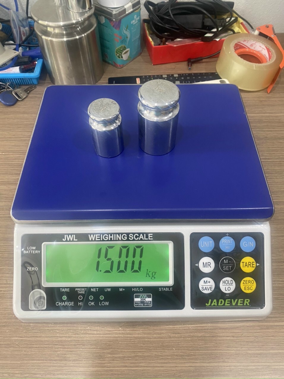 Cân điện tử Jadever JWL Mức cân 15kg độ đọc 0.5g, cân thông dụng hiện đại