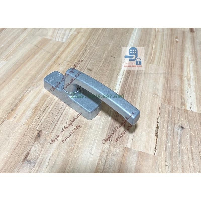 Tay nắm khoá cửa sổ đa điểm cửa xingfa Huy hoàng màu bạc