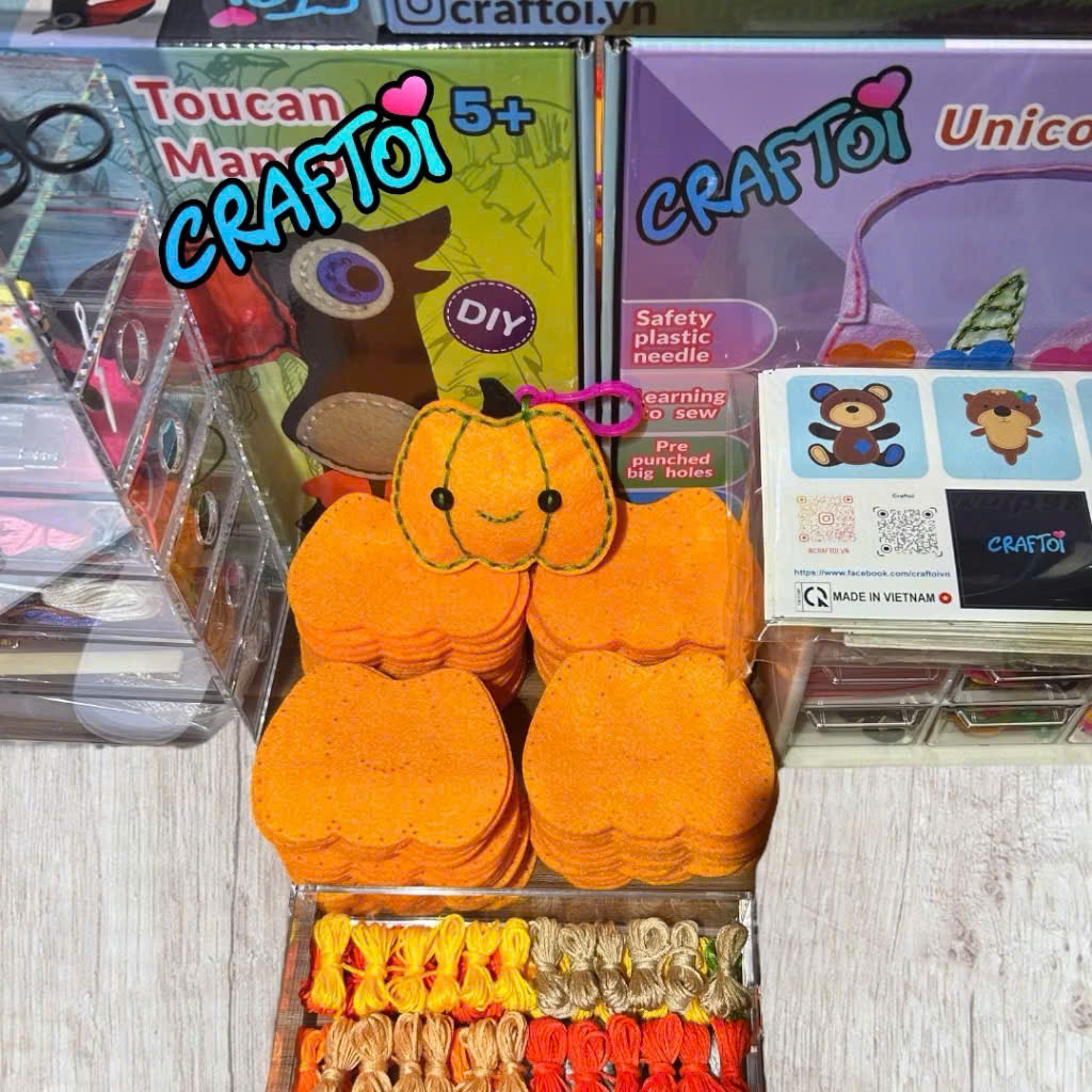KIM NHỰA Bộ Thủ Công Trẻ Tự Làm Thú Bông 5+ Halloween Pumpkin Craftoi Felt Sewing toy prepunched holes plastic needle