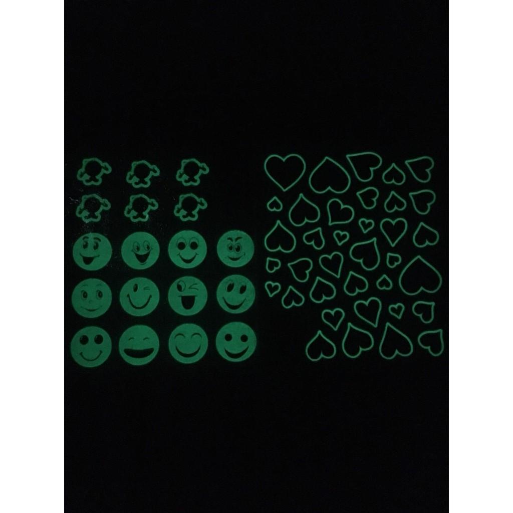 Decal trang trí tường biểu tượng mặt cười dạ quang