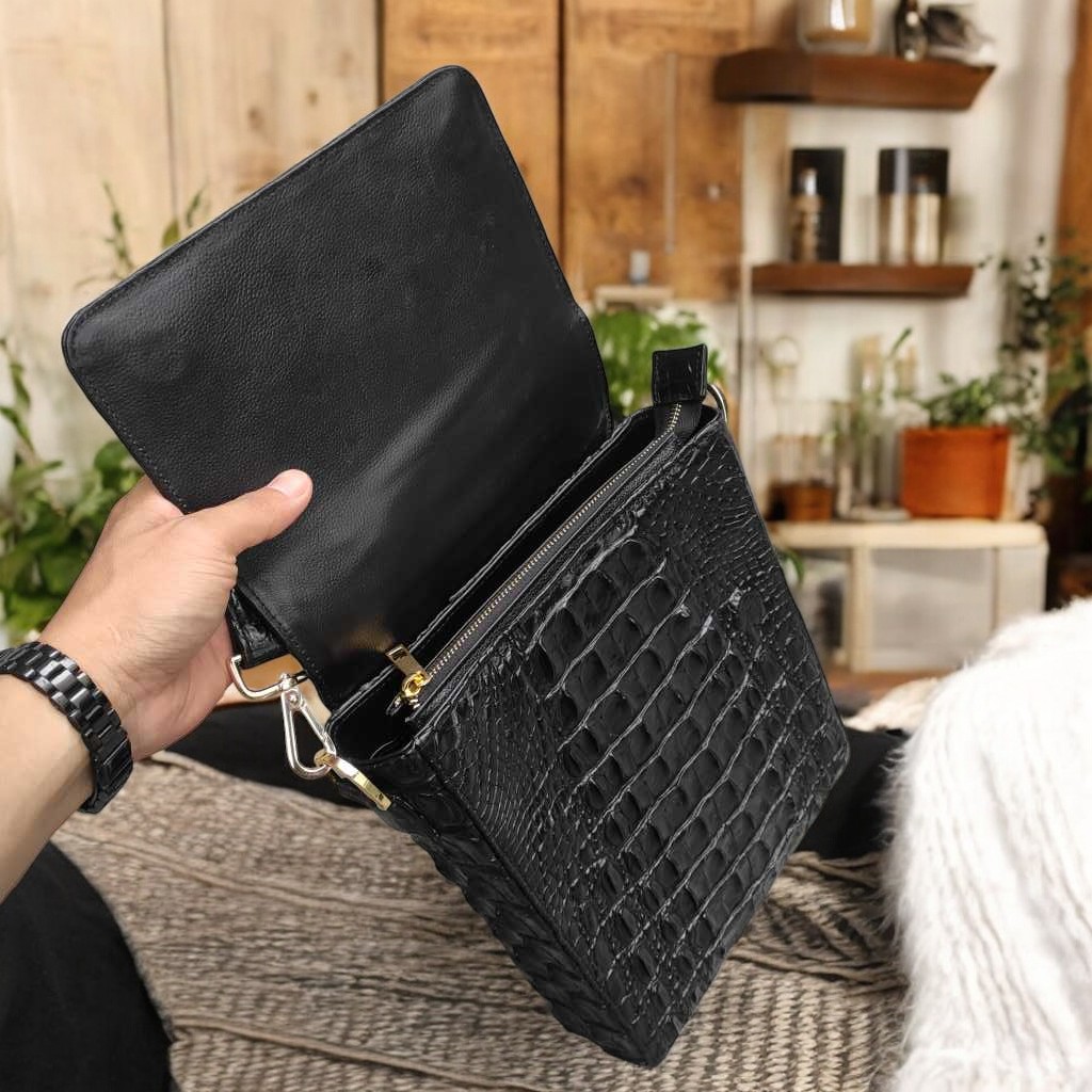 Túi đeo chéo nam. Gù gai cá sấu Đen quý phái!