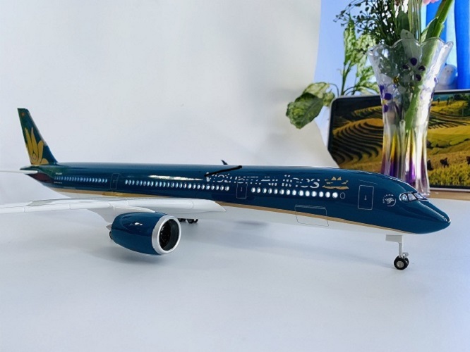 Mô hình máy bay VietNam Airlines 47 cm A350 có đèn led bánh xe cao cấp